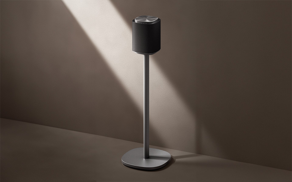 Sound Suite M5 is placed on the floor stand FS M-51.